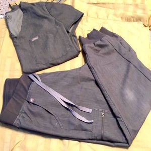 Good Condition Graphite Figs TOP XS/ BOTTOMS PS